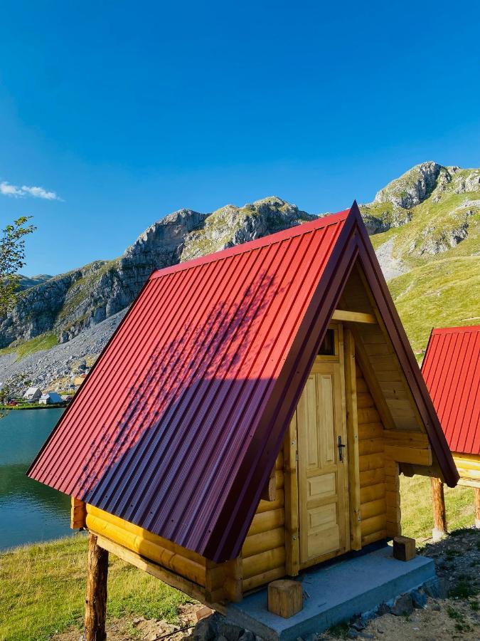 Kapetanovo Jezero Bungalov Bed & Breakfast Podgorica Bagian luar foto