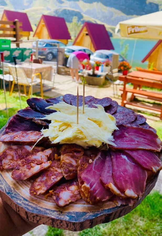 Kapetanovo Jezero Bungalov Bed & Breakfast Podgorica Bagian luar foto