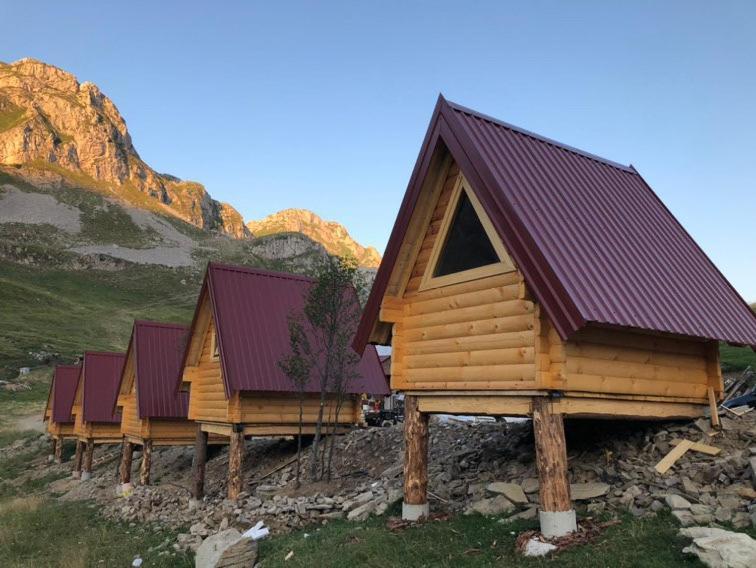 Kapetanovo Jezero Bungalov Bed & Breakfast Podgorica Bagian luar foto