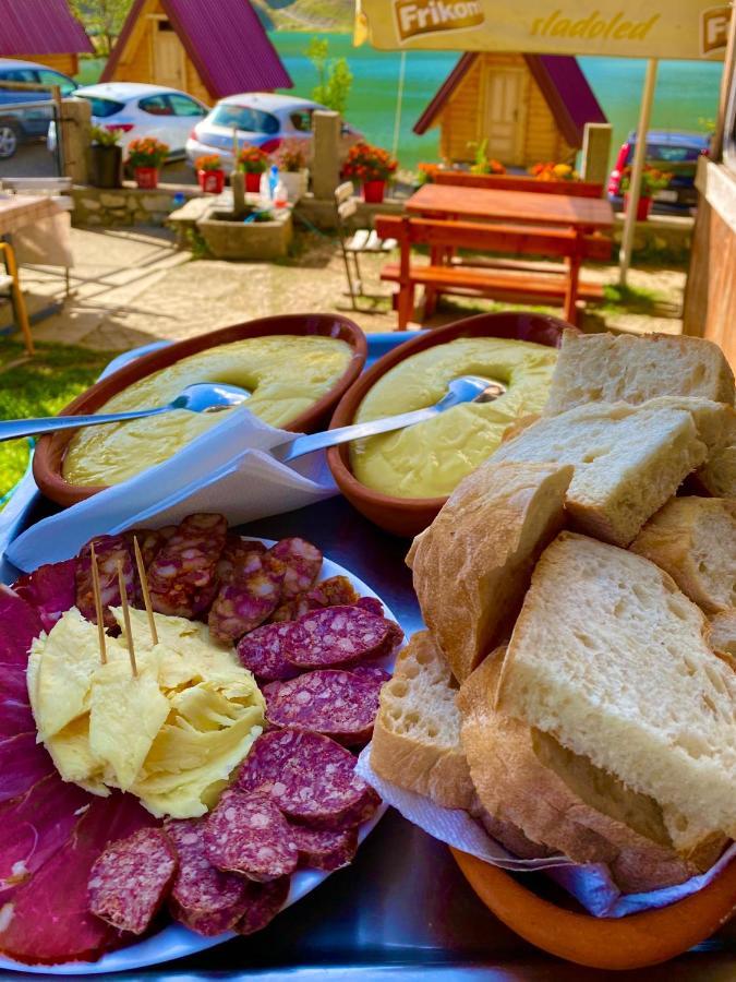 Kapetanovo Jezero Bungalov Bed & Breakfast Podgorica Bagian luar foto
