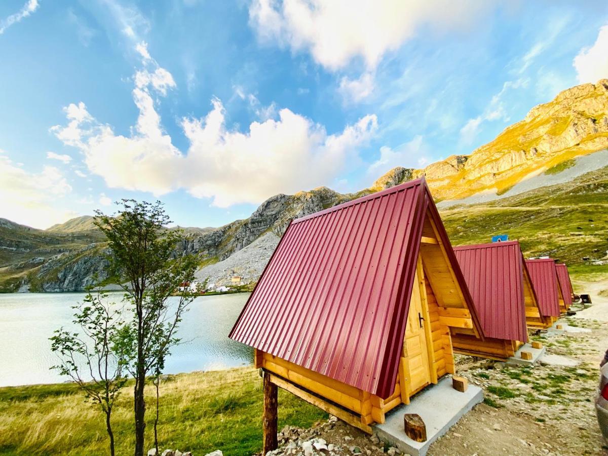 Kapetanovo Jezero Bungalov Bed & Breakfast Podgorica Bagian luar foto