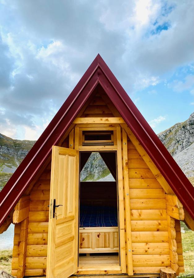 Kapetanovo Jezero Bungalov Bed & Breakfast Podgorica Bagian luar foto
