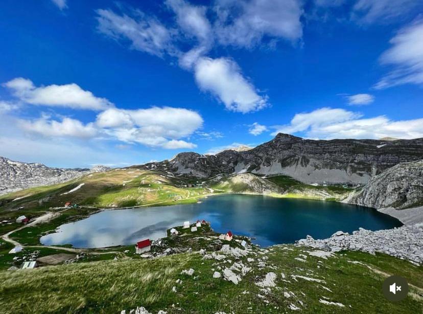 Kapetanovo Jezero Bungalov Bed & Breakfast Podgorica Bagian luar foto