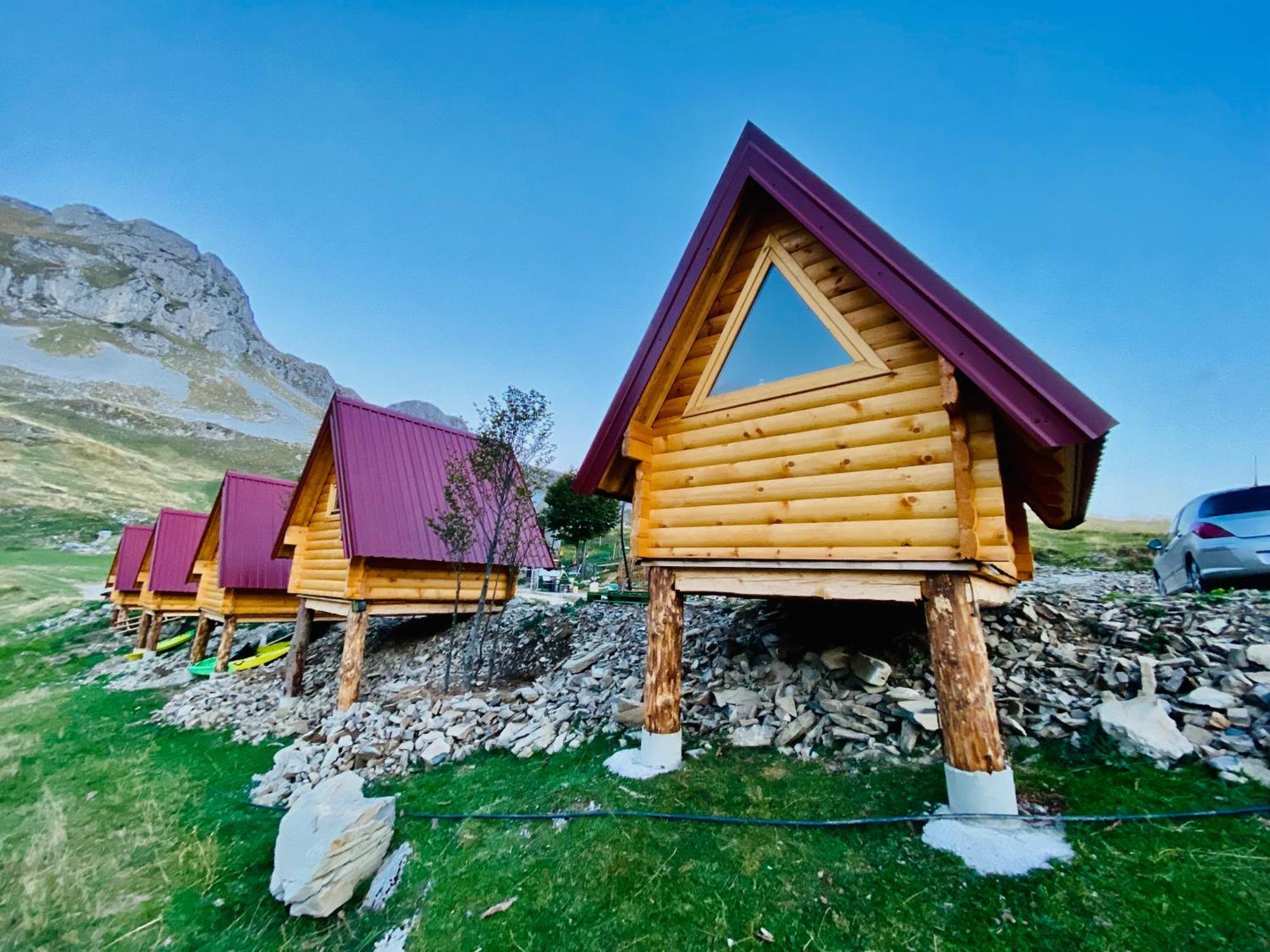 Kapetanovo Jezero Bungalov Bed & Breakfast Podgorica Bagian luar foto
